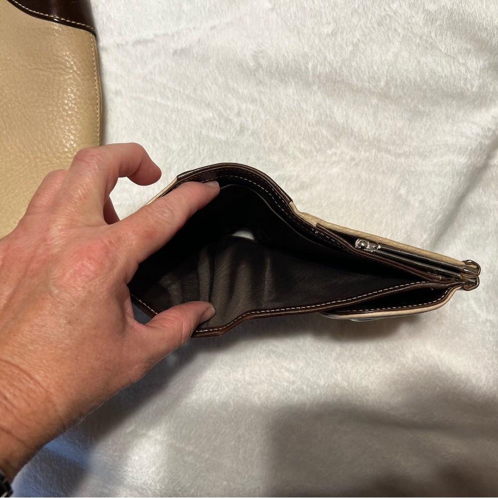 Dooney and Bourke - Picture 8 of 9